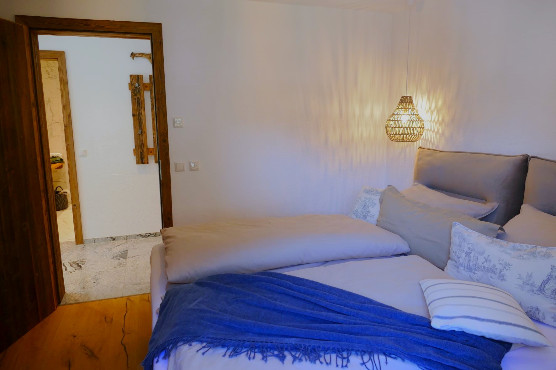 Ferienwohnung Sylvenstein Schlafzimmer1