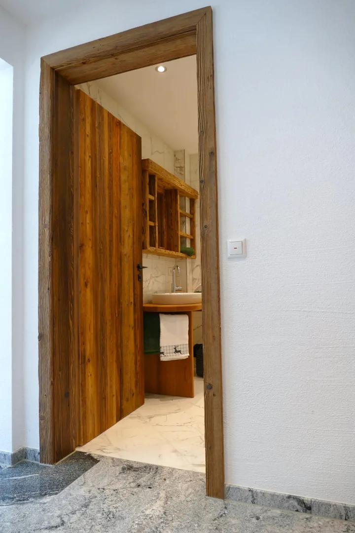 Ferienwohnung Sylvenstein Flur Richtung Bad